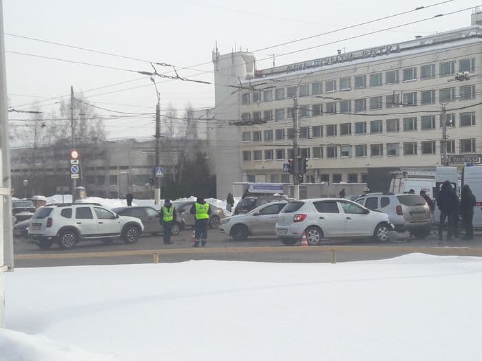 На перекрестке Московской и Производственной произошло ДТП с участием 5 машин