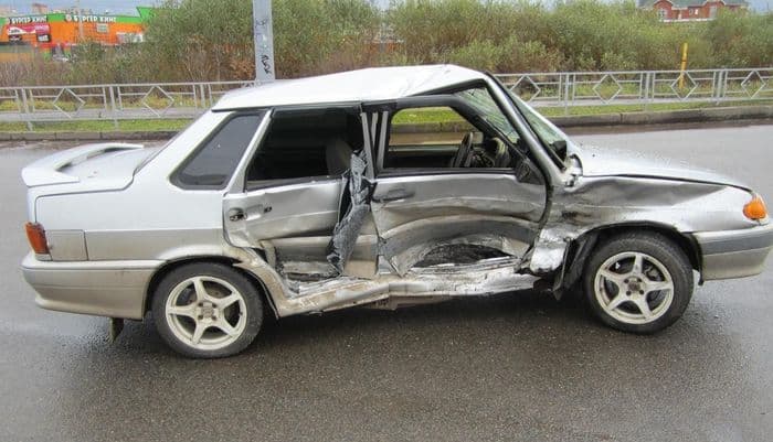 В Кирове «пятнадцатая» столкнулась со встречной «Маздой»: есть пострадавшие