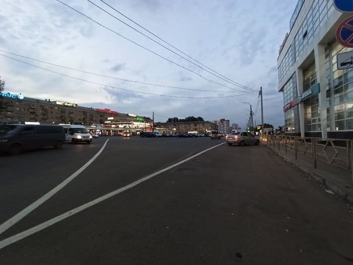 «Без нарушения не проехать»: что не так с разметкой на Комсомольской площади в Кирове?