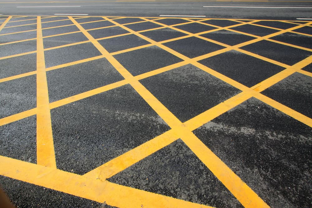 С заторами на перекрестках будут бороться «вафельницей»