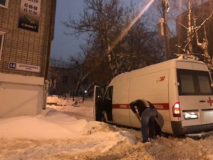 «Это не кончится никогда»: улицы города чистят от снега, но не везде
