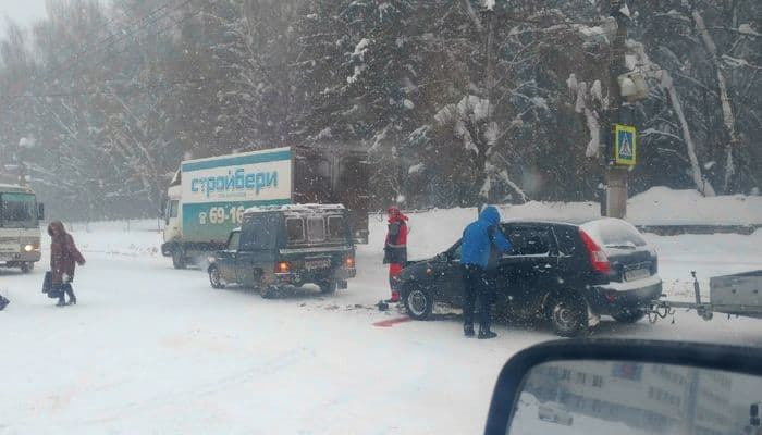 "Белый плен" на дорогах Кирова: особенно не повезло фурам
