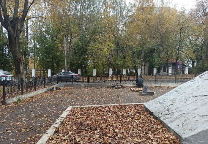 Опять заборы: в Кирове на Октябрьском проспекте установили новые ограждения