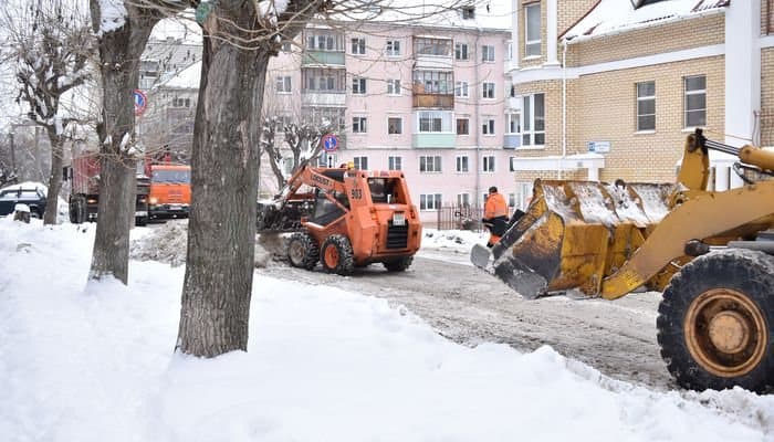 В Кирове складирование снега во дворах признали законным