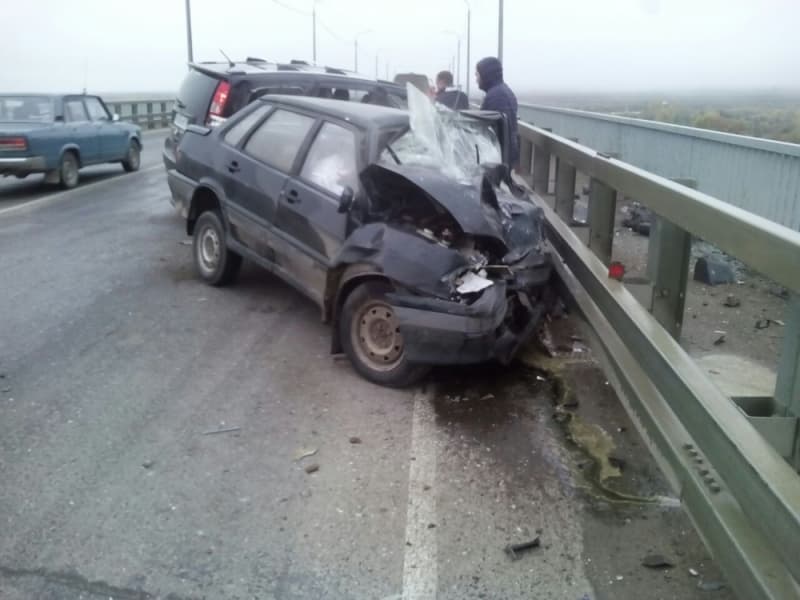 Гололед? На мосту через Вятку столкнулись Great Wall и ВАЗ