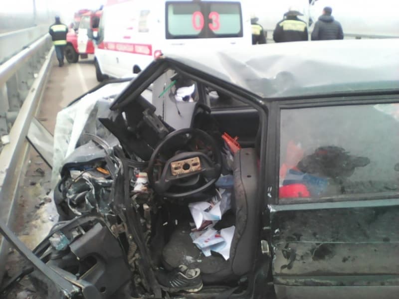 Гололед? На мосту через Вятку столкнулись Great Wall и ВАЗ