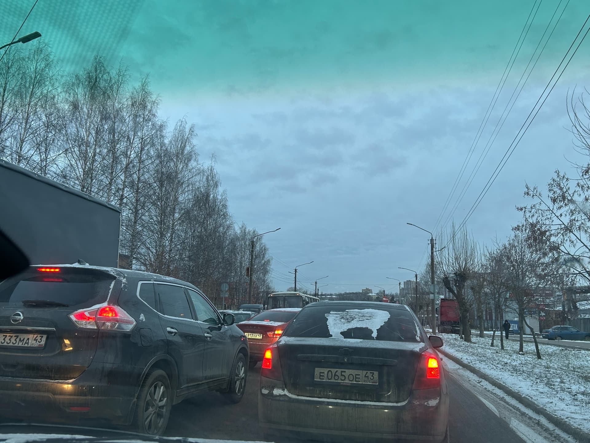 Прилетит, откуда не ждешь: почему водителей начали штрафовать прямо посреди пробки