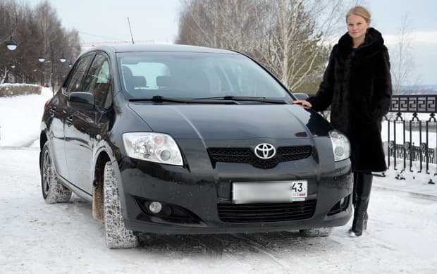 Золотой Toyota Auris