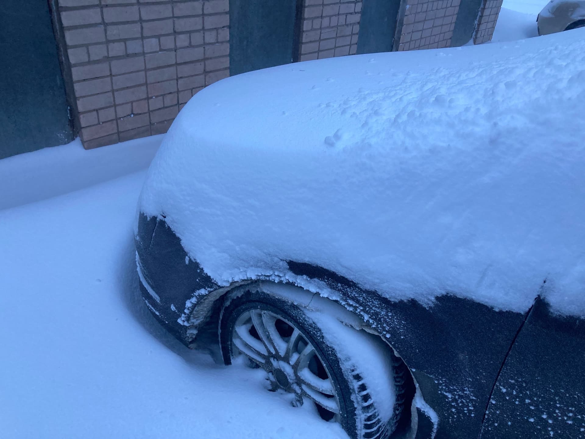 Можно ли пользоваться "ручником" зимой: разбираемся с экспертом