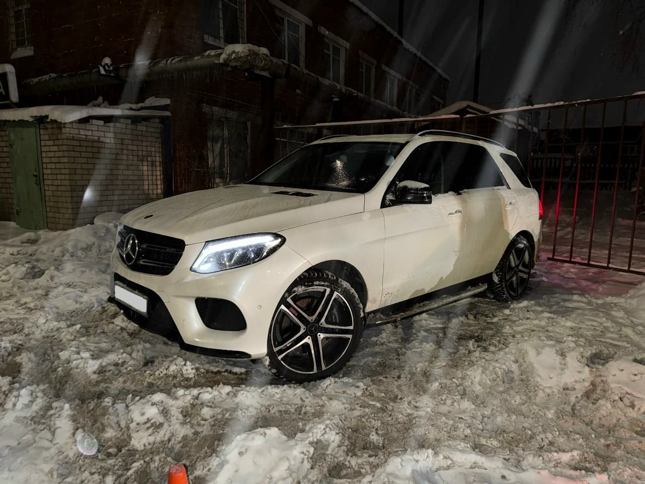 В Кирове 10-летний мальчик оказался под колесами Mercedes