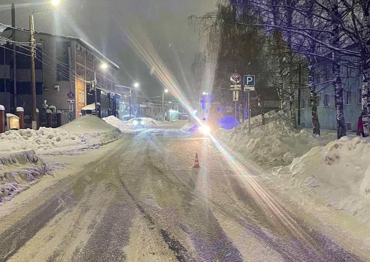 В Кирове на улице Романа Ердякова столкнулись Kia и Mitsubishi: есть пострадавшие