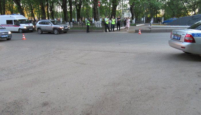 У танка на Октябрьском проспекте сбили 4-летнюю девочку