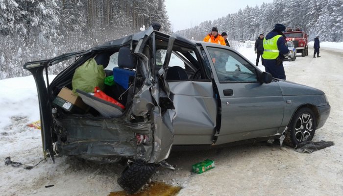 19-летний пассажир пострадал при столкновении ВАЗа и грузовика Scania