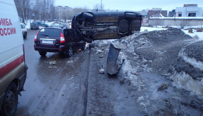 В Чепецке водитель спровоцировал аварию, уходя от ДТП