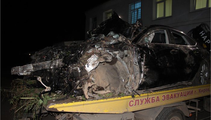 В Куменском районе водитель разбил дорогую Audi A7