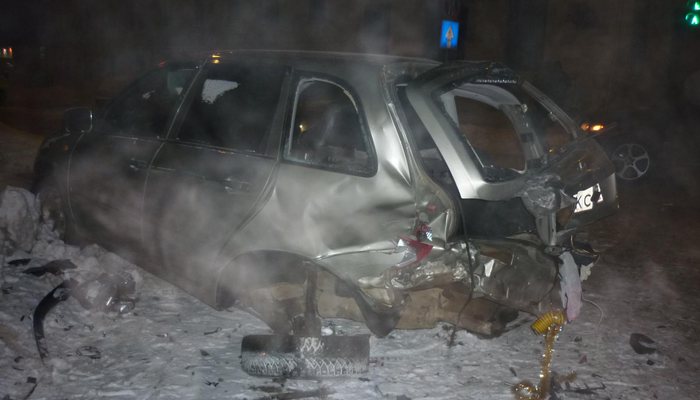 BMW проехал на красный - вечерняя авария на Октябрьском проспекте