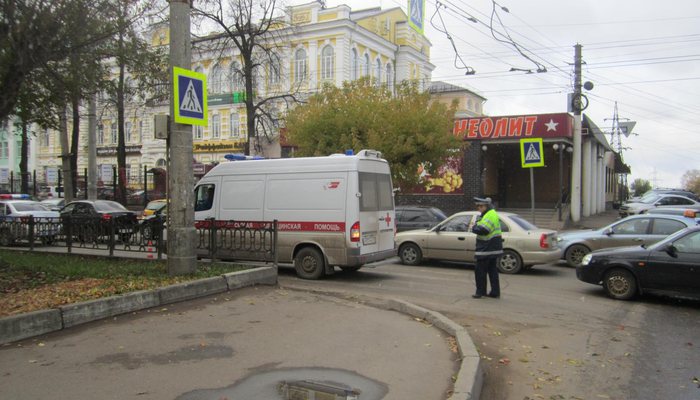 На Октябрьском проспекте пенсионер на Lada сбил пешехода