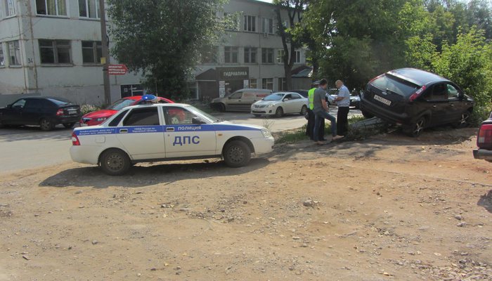 Авария на Пугачева: уходил от столкновения и травмировал подростка