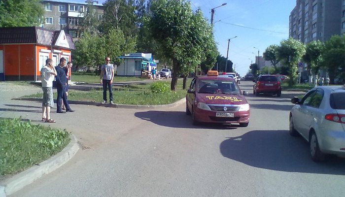 На Чапаева женщина решила сократить путь и попала под машину