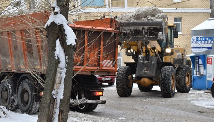 В кировской мэрии рассказали, с каких улиц будут убирать снег в выходные