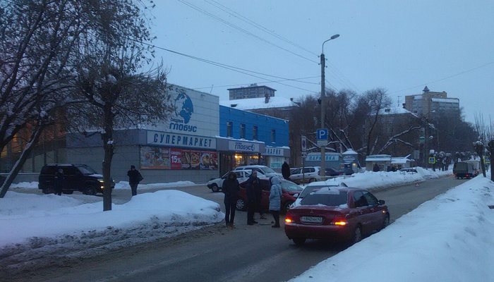 Улица Чапаева перекрыта - столкнулись 3 машины