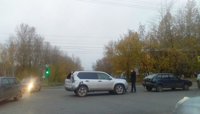 ДТП в центре Кирова: на перекрестке столкнулись три авто