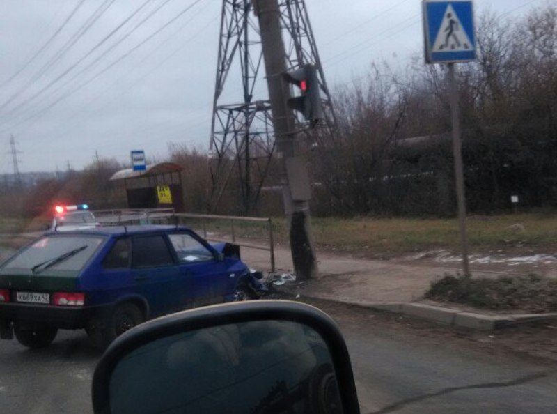 Работа киров на луганской. Авария на Луганской Киров. ДТП В Кирове на Луганской. Авария на Луганской Киров сейчас. Луганская 9 Киров.