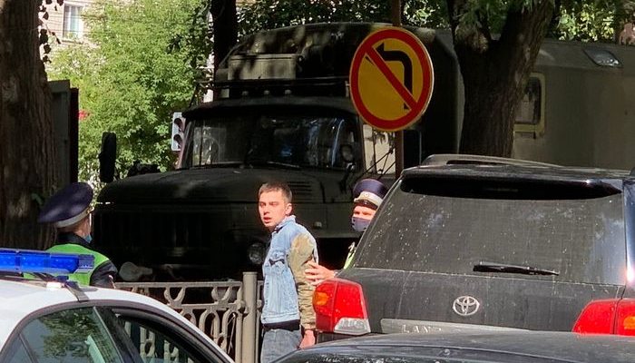 В Кирове 23-летнего сына экс-депутата Госдумы поймали пьяным за рулём «Крузака»
