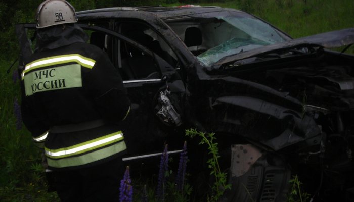Lexus с 3 пассажирами от столкновения «ушел» в кювет