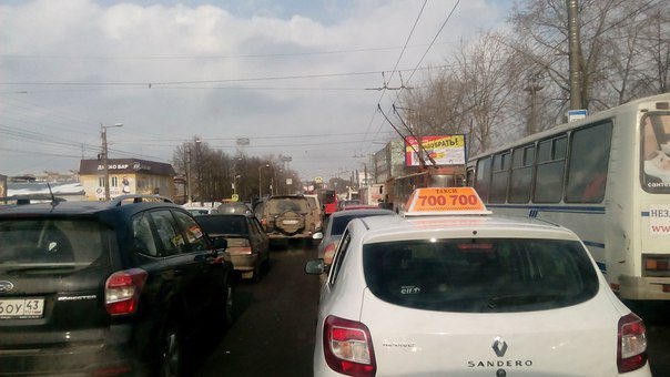 Из-за одной аварии в пробках встала половина дорог Кирова