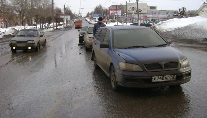 ДТП с участием 3 автомобилей произошло на Ломоносова