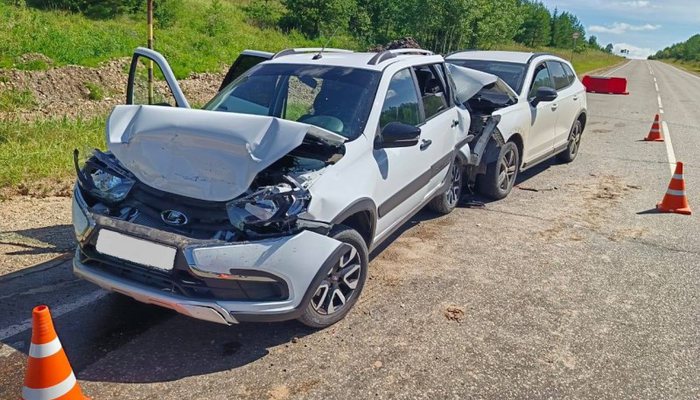 Пять человек получили травмы при массовом ДТП в Кировской области