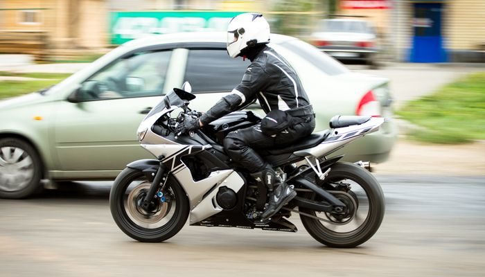 Мотоциклистов за опасное вождение предложили штрафовать на 15 000 рублей