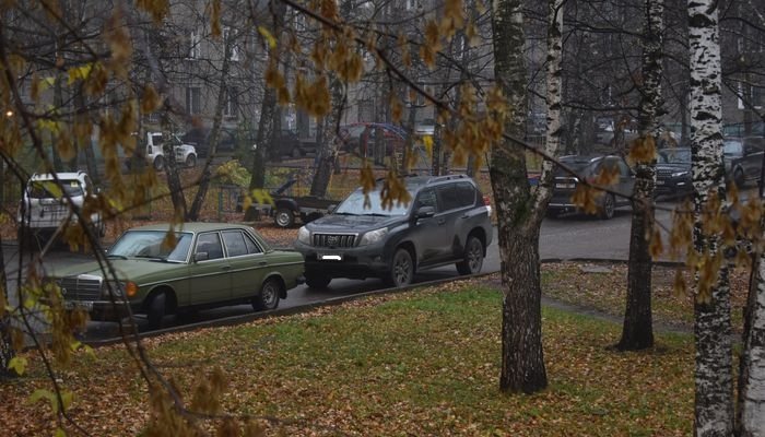 Кировских любителей припарковаться на газоне накажут  