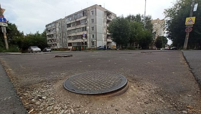 В Кирове перекресток улиц Труда и Свободы может запросто угробить пару колёс