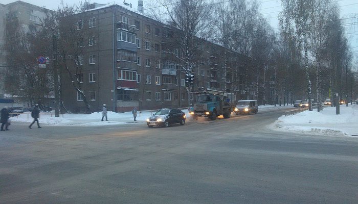 На перекрестке Некрасова и Попова 2 дня не работает светофор