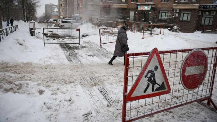 В центре Кирова перекрыли движение автотранспорта из-за ремонта теплосетей