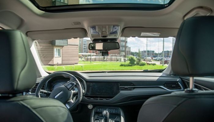 Почему нельзя ездить на машине с открытыми окнами? Рассказывают ученые