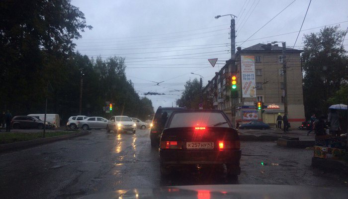 У светофоров выходной на 3 перекрестках в Кирове