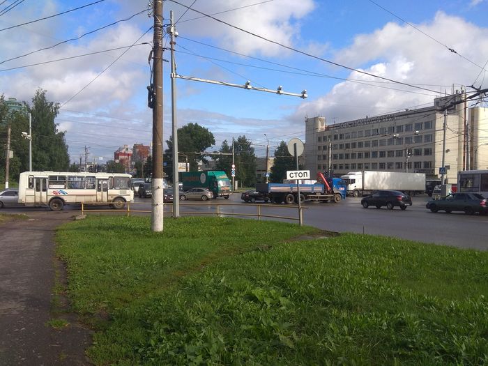 Перекресток московская область. Перекресток Московская производственная Киров. Перекресток Воровского и производственной Киров. Воровского производственная перекресток. Перекресток Воровского и производственной Киров светофоры.