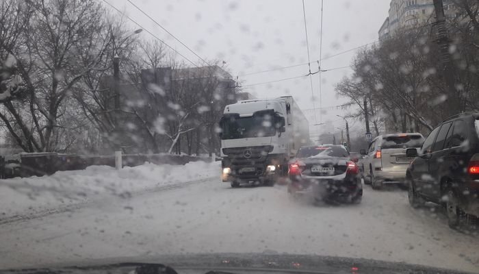 "Белый плен" на дорогах Кирова:  особенно не повезло фурам