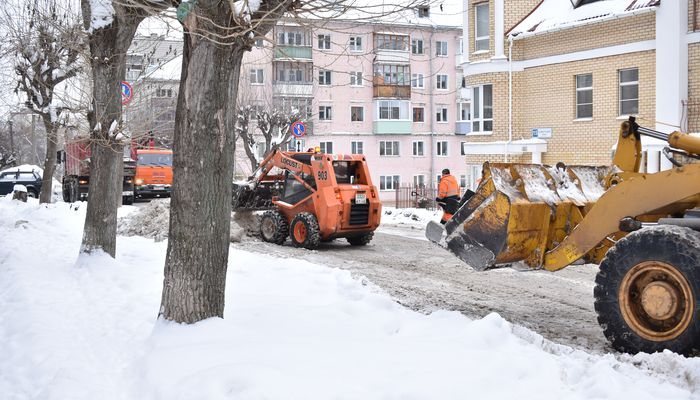 В Кирове складирование снега во дворах признали законным