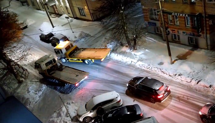 Кировчане недовольны «внезапной» эвакуацией машин, которые мешали уборке улиц