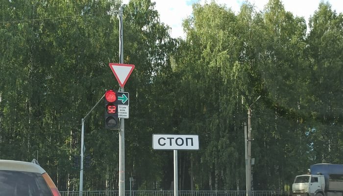 В Кирове больше нельзя будет поворачивать направо на красный сигнал светофора  