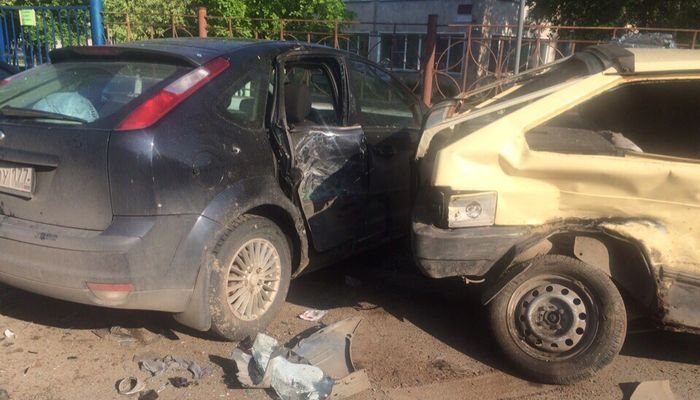 Пьяная 21-летняя девушка на «Фиате» взяла на таран три автомобиля