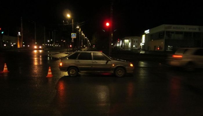 В Кирове водитель на «четырнадцатой» сбил девушку