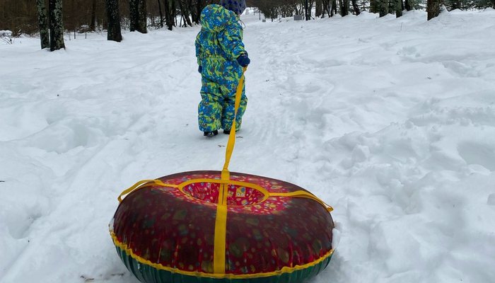 Россияне массово разбиваются на тюбингах, привязанных к авто