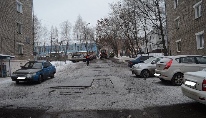 В администрации города рассказали, на каких улицах Кирова залатают ямы