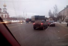 У парка Победы столкнулись 3 фуры