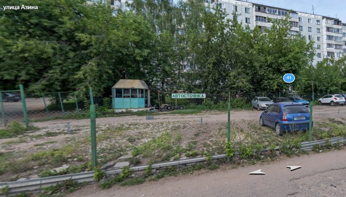 Незаконную автомобильную стоянку на Азина вернут городу Кирову